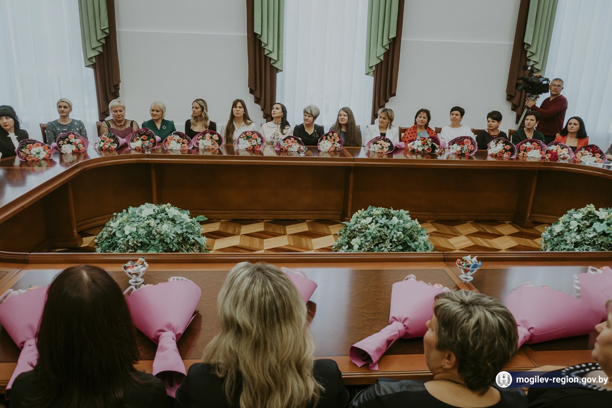 Ордена Матери вручили жительницам Могилевщины в преддверии праздника