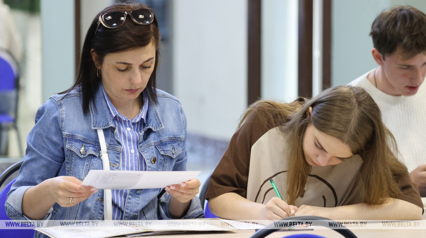 ВУЗы Беларуси сегодня завершают прием документов на платное отделение
