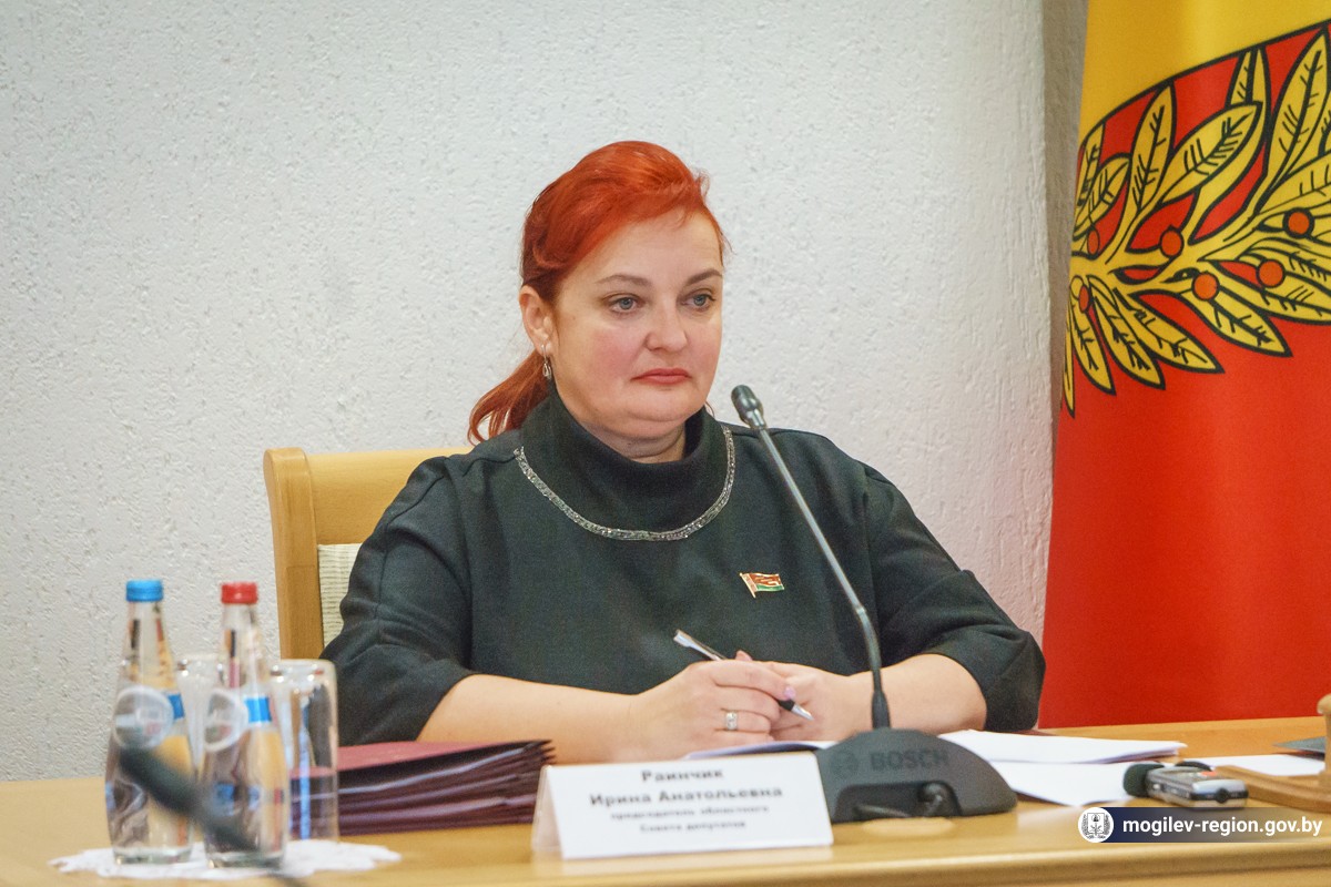 Ирина Раинчик провела внеочередную сессию
областного совета депутатов