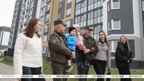 "Малады раён, планы маштабныя". Вайскоўцы Магілёўскага гарнізона атрымалі арэнднае жыллё