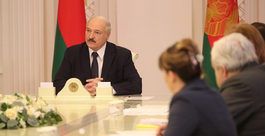 А.Лукашенко: люди могут больше пострадать от паники, чем от самого коронавируса