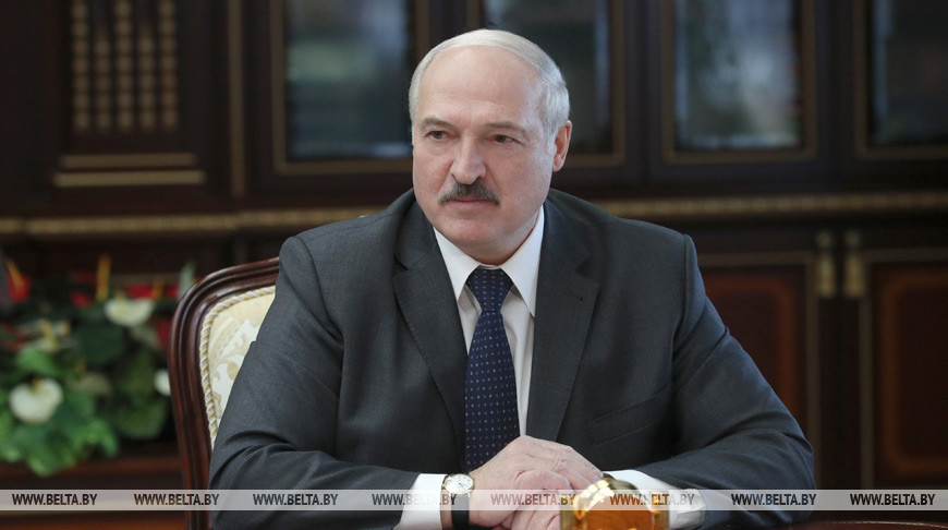 Лукашенко намерен в ближайшее время побывать на производствах защитных средств