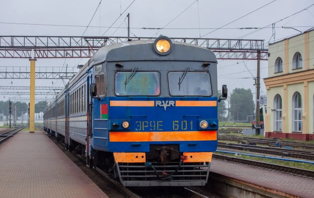 Расписание движения поездов межрегиональных, региональных и международных линий экономкласса и бизнес-класса по станции Осиповичи с 14 декабря