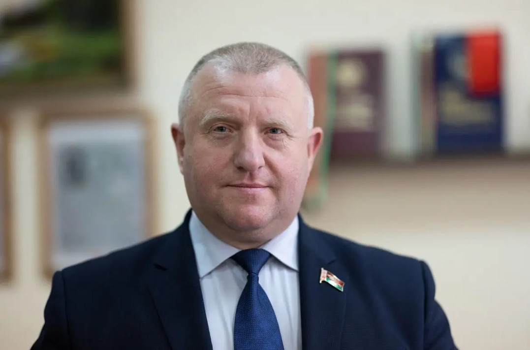 Алег Дзьячэнка правядзе прамую тэлефонную лінію і асабісты прыём грамадзян у Асіповічах