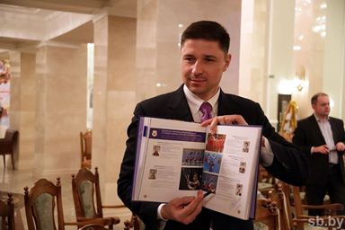 Книга на пьедестале
