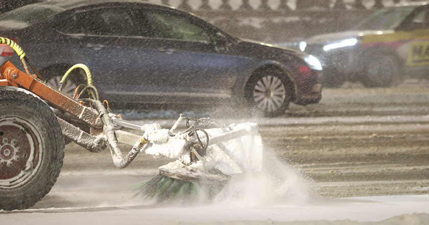 Почти 200 единиц техники коммунальных служб задействовано на уборке снега в Могилевской области
