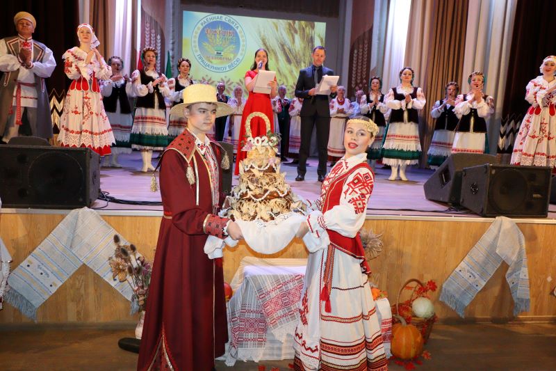 Районный праздник "Дожинки-2023" прошел в районном Центре культуры и досуга