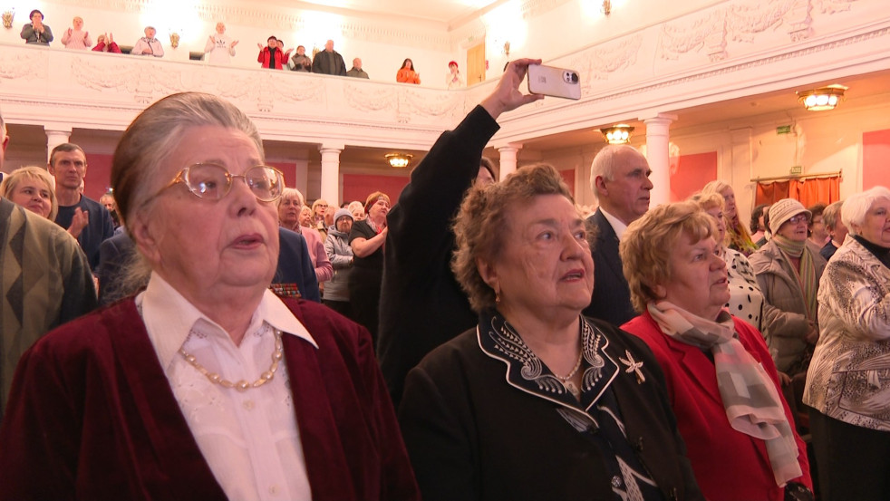 Радость взамен украденного детства. Концерт для бывших малолетних узников прошел в Могилеве