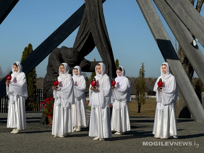 Митинг-реквием в память о жертвах сожженных деревень прошел в Борках. Фото