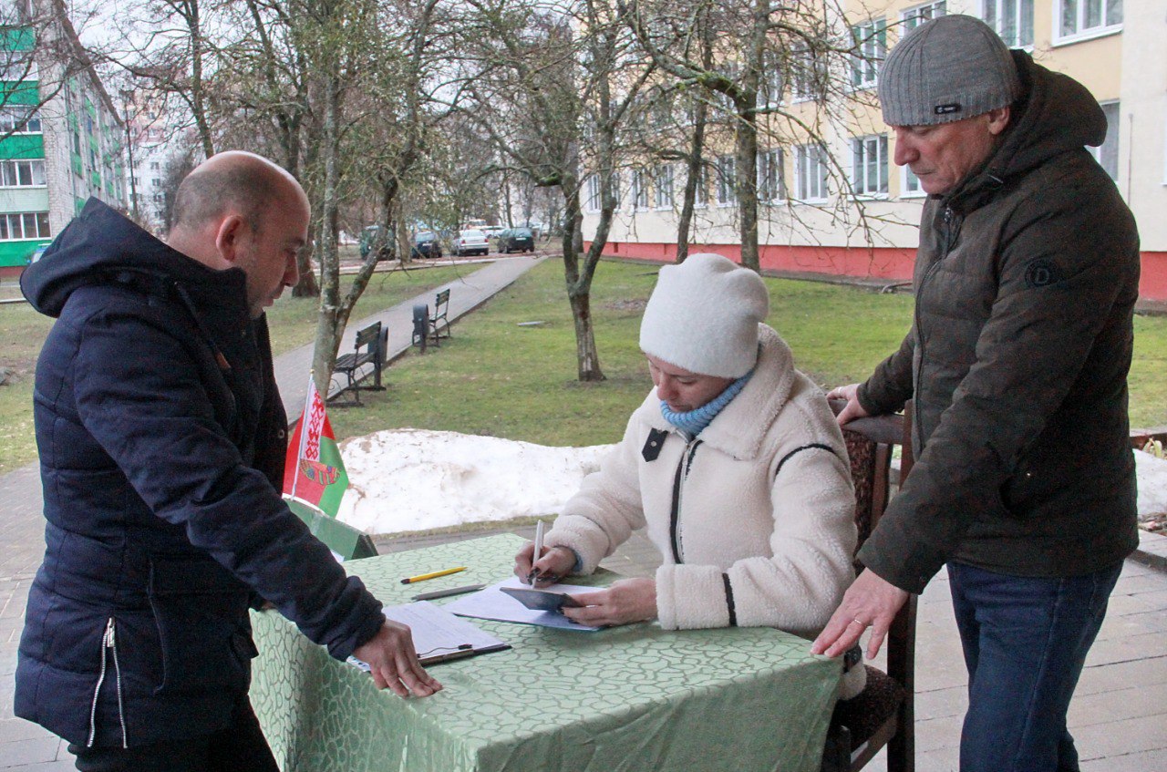 Сегодня начался сбор подписей избирателей в поддержку лиц, предполагаемых для выдвижения кандидатом