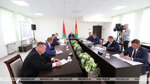 Аляксандр Лукашэнка зрабiў рабочую паездку ў Шклоўскім раёне. У цэнтры ўвагі было развіццё холдынга "Купалаўскае"