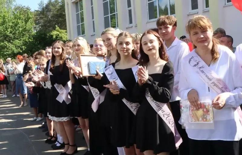 Последний звонок в Осиповичском районе: со школой прощаются 724 выпускника