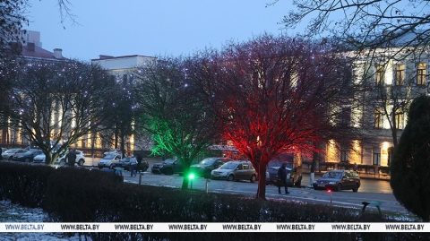 У Магілёве ідзе падрыхтоўка да Новага года-у горадзе паступова загараецца святочная ілюмінацыя