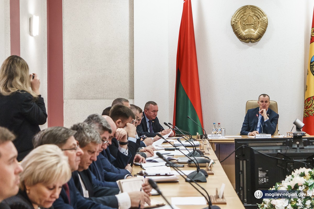 Анатолий Исаченко
провел рабочее совещание о ходе подготовки к областным «дожинкам – 2024» в Климовичском
районе