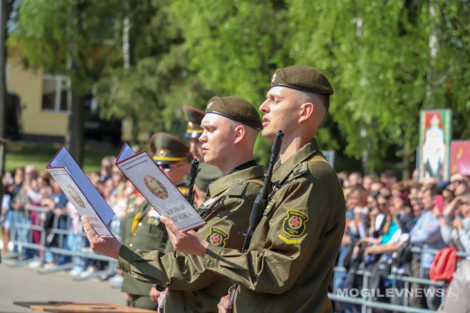 More
than a hundred recruits of the military unit in Pashkovo took the military oath