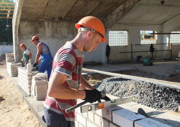 Kostyukovichi agricultural enterprises actively
took up the construction of livestock facilities