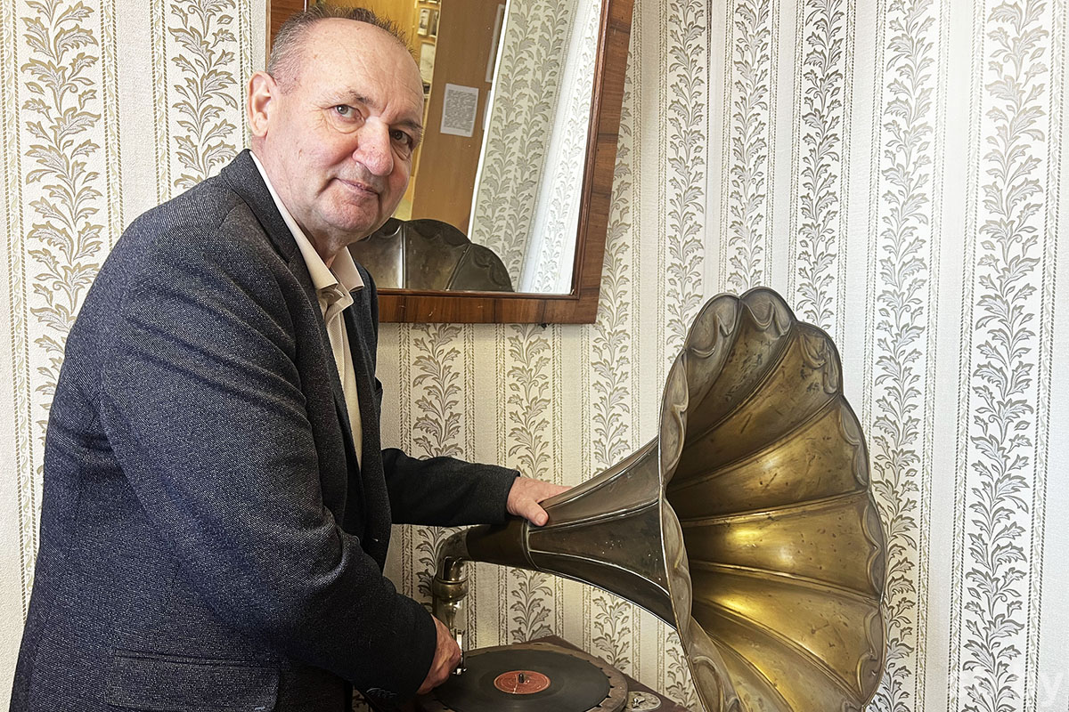 A collection of samovars, an antique gramophone - what rarities are there in one of the best school museums in the Mogilev region