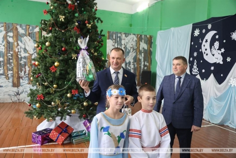 Свята дзяцінства і цудаў. Iван кубракоў павіншаваў выхаванцаў Мсціслаўскай
школы-інтэрната