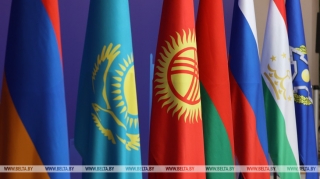 Лукашэнка спакойна паставіўся да адмовы Пашыняна прыехаць на саміт АДКБ у Мінск