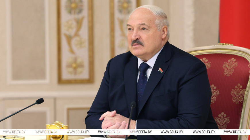 Lukashenko sets record straight on St. George’s ribbons in Belarus