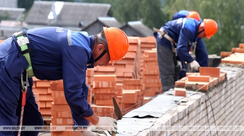 Анатоль Ісачанка азнаёміўся з ходам рамонтных работ у дзіцячым садзе ў Чавусах