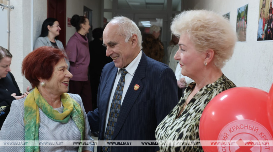 Масаж і святлатэрапія. Пункт здароўя для пажылых людзей адкрылі ў Магілёве