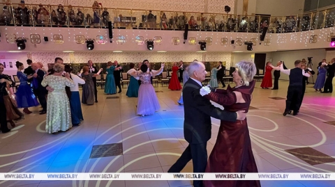 Маладыя душой, таленавітыя і палымяныя. Пары элегантнага веку танцавалі на балі ў Магілёве