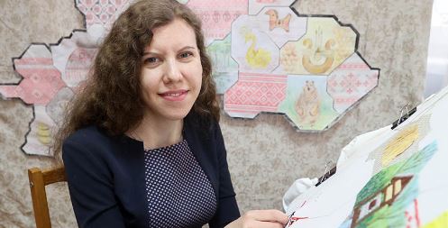 The craftswoman told about the work on the
embroidery of the map of Belynichi district