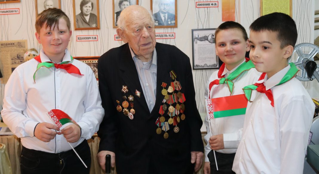 Участник Великой Отечественной войны Михаил Павлович Подвойский встретился с подрастающим поколением