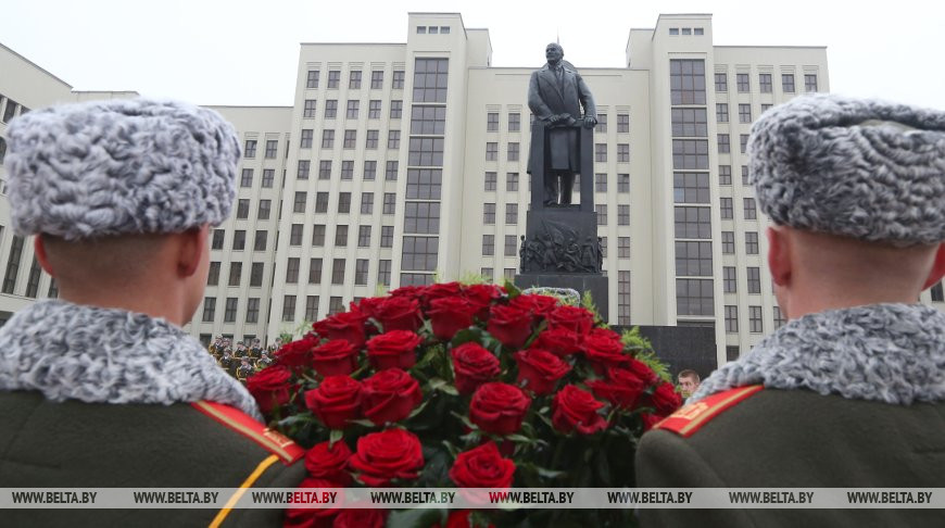Лукашэнка: ідэалы Вялікага Кастрычніка па-ранейшаму актуальныя і значныя