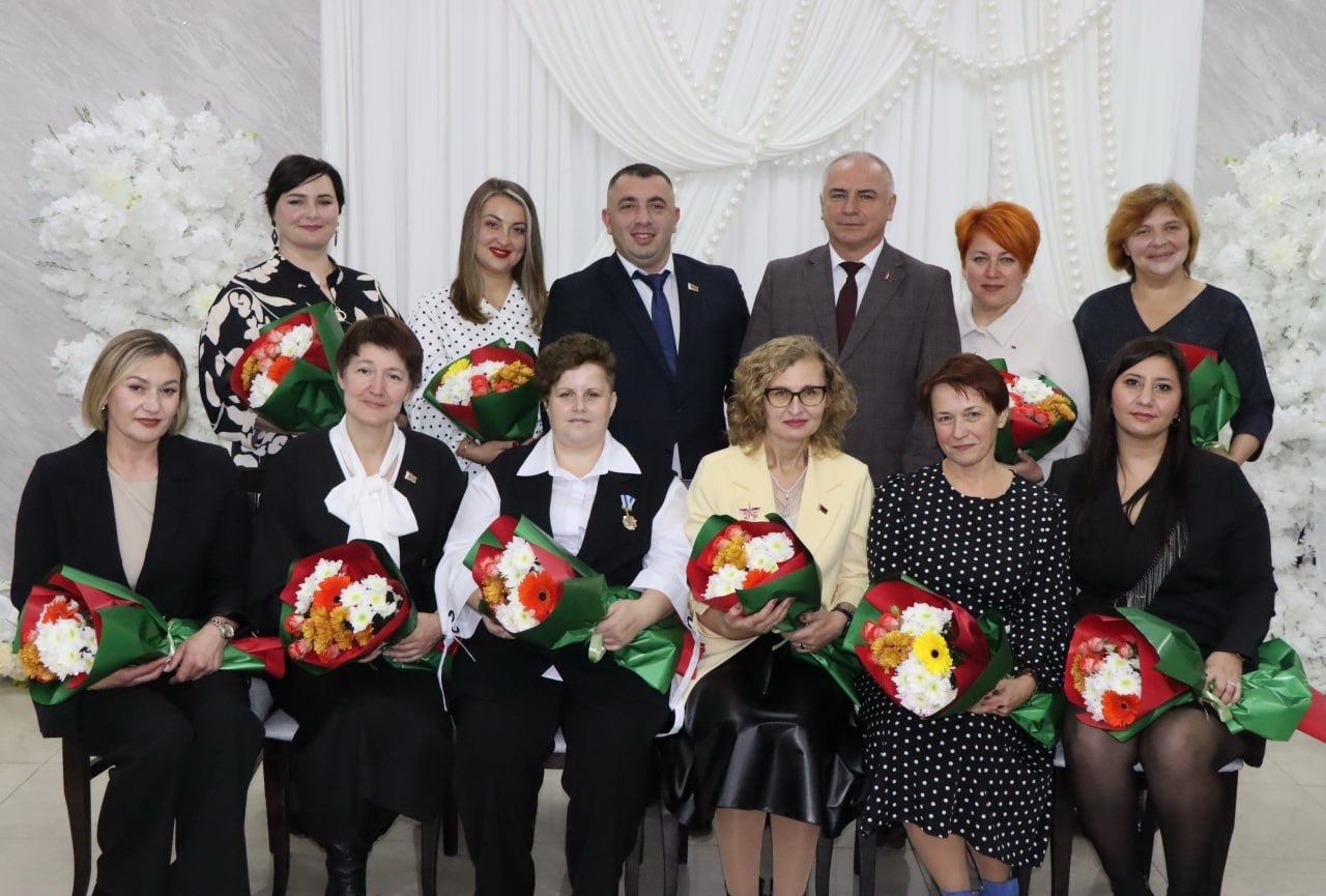 Торжественное мероприятие, посвященное неделе родительской любви, прошло в ГЦК " Ровесник".