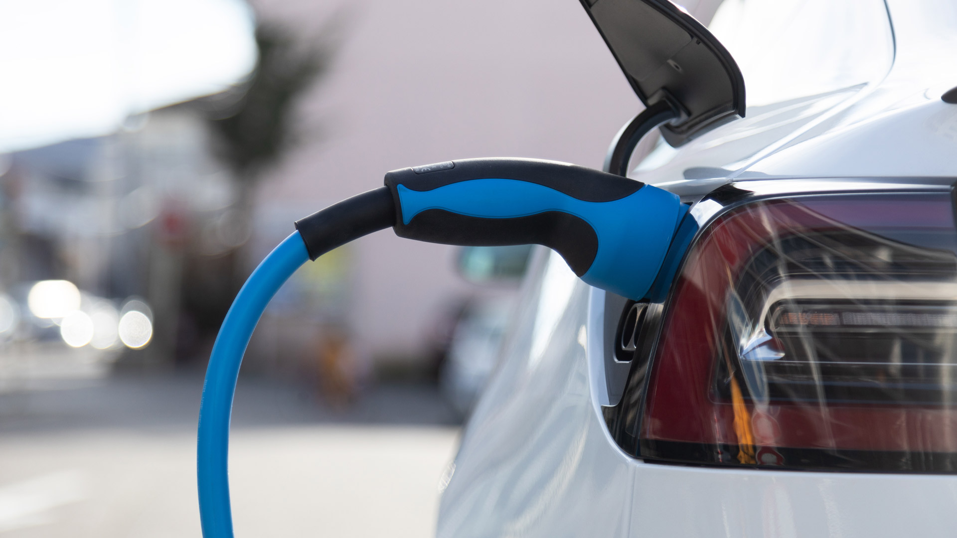 В Беларуси действуют новые тарифы на услуги по зарядке электромобилей