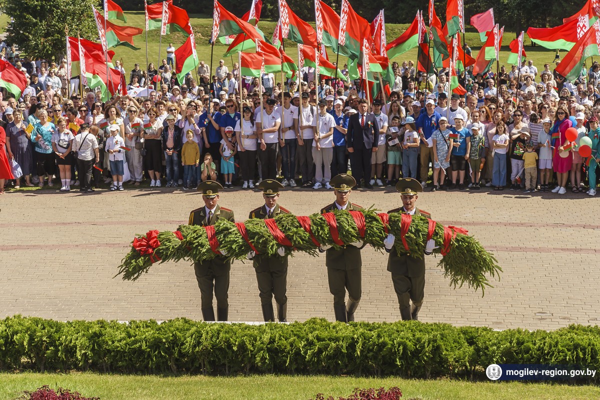 Анатолий Исаченко: мы живем мирно, спокойно в своей стране - работаем, созидаем, творим