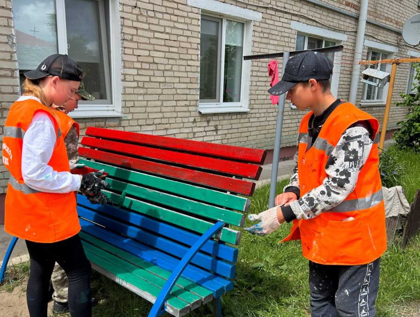 Лето с пользой: юные патриоты из Черикова узнали историю Осиповичского района, а елизовские школьники преображают родной поселок