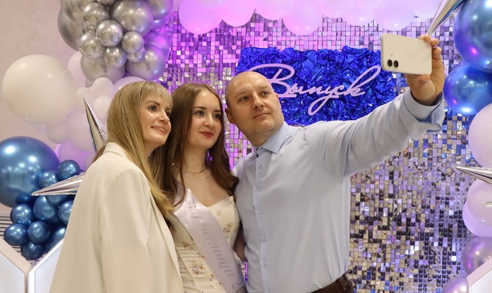 В ГЦК «Ровесник» чествовали лучших выпускников Осиповичского района