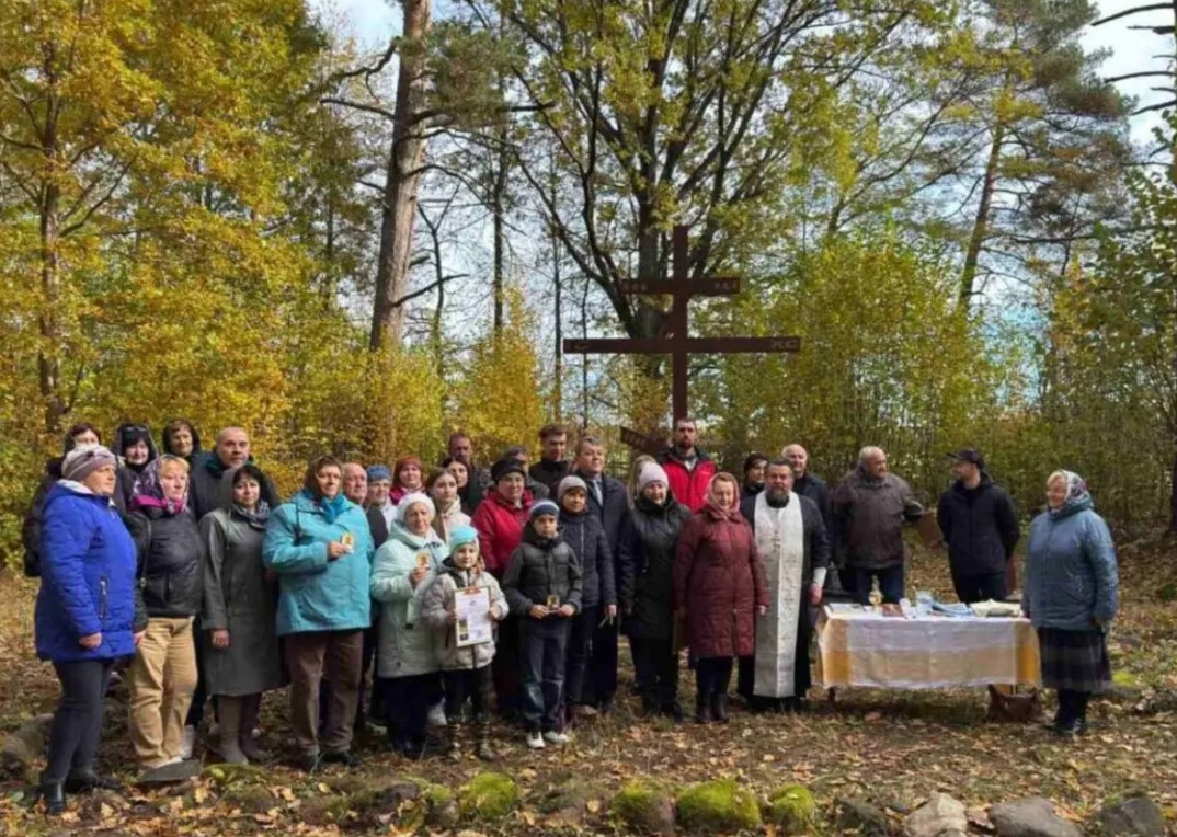 В деревне Бозок Осиповичского района освятили поклонный крест на месте древнего храма