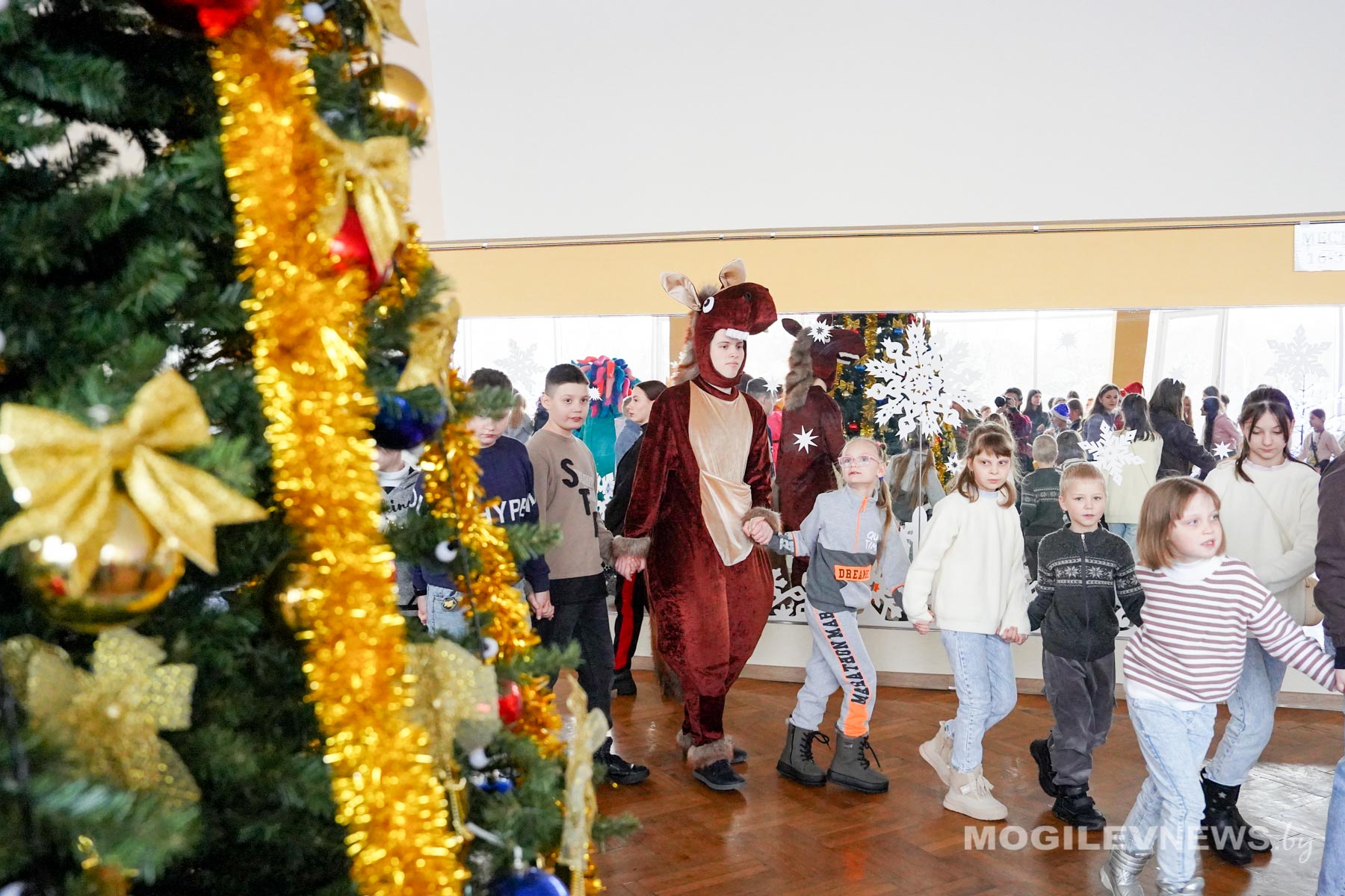 С верой в чудеса! Областной центр творчества собрал порядка 500 детей на новогодний благотворительный праздник