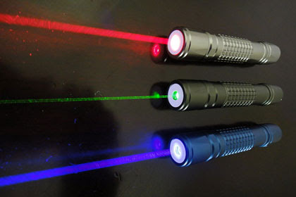 Лазерные указки вблизи самолётов, поездов и автомобилей использовать запрещено