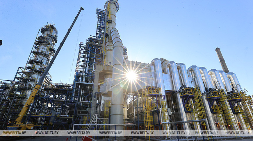 От поставок нефти до санкций и налогового маневра. Президенту доложили о работе нефтехимического комплекса