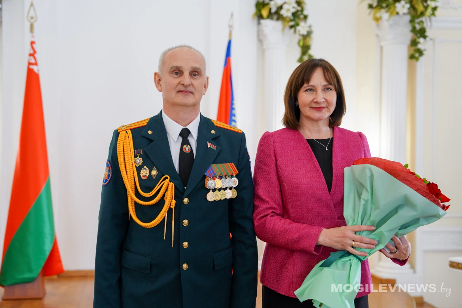 Верный тыл спасателей: в Могилеве наградили жен офицеров МЧС