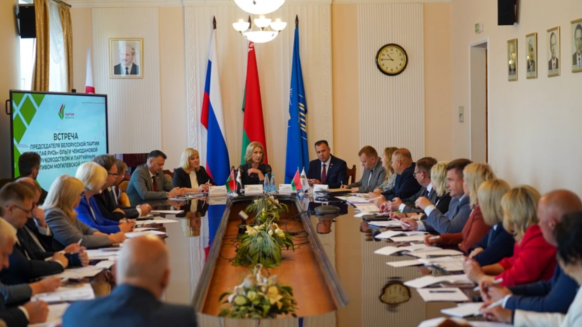 В Могилеве стартовал двухдневный семинар-практикум в рамках проекта «Партийная школа». Фото