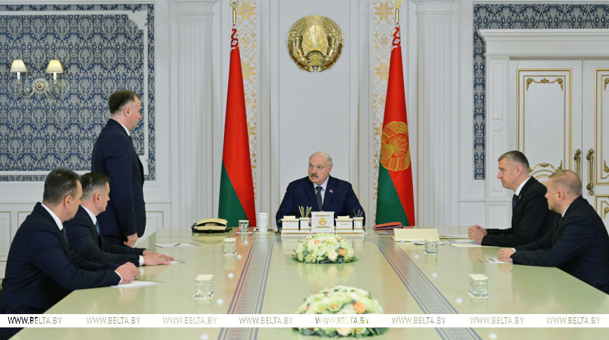 Местная вертикаль, ректоры, главы ГКНТ, МТЗ и дипломаты. Лукашенко рассмотрел кадровые вопросы