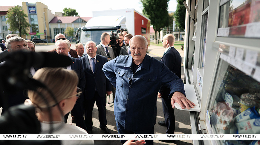 Торговля на селе и перспективы БелОМО. Александр Лукашенко посетил Вилейский район