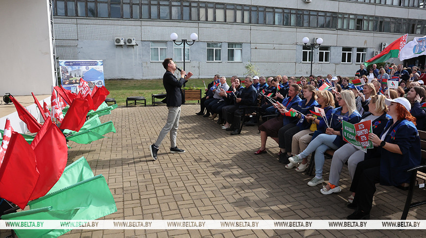 Свята для ўсяго калектыву. Цэхавы канцэрт прайшоў на металургічным заводзе ў Магілёве