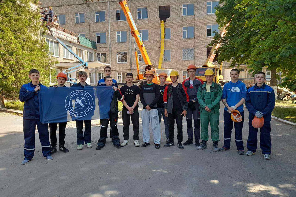 If you don’t know how to do anything, they will teach you:fighters of the construction team from Shklov shared their impressions of the third labor