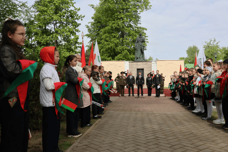 Сегодня у братской могилы партизан Великой Отечественной войны на улице Абросимова состоялся митинг, посвященный Дню Победы.