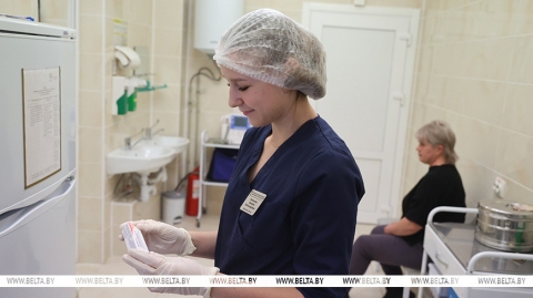 Першыя пацыенты - цяжарныя, пажылыя, медыкі. Масавая вакцынацыя стартавала ў Магілёўскай вобласці