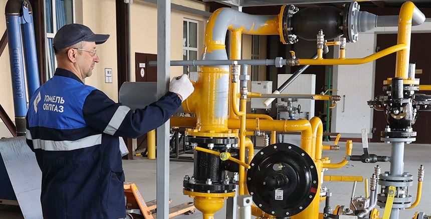 Лукашенко поздравил работников и ветеранов нефтяной, газовой и топливной промышленности с профессиональным праздником