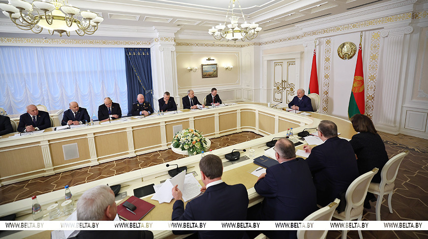 Работа антикризисных управляющих, выплата заработка. Темы совещания Александра Лукашенко с Совмином