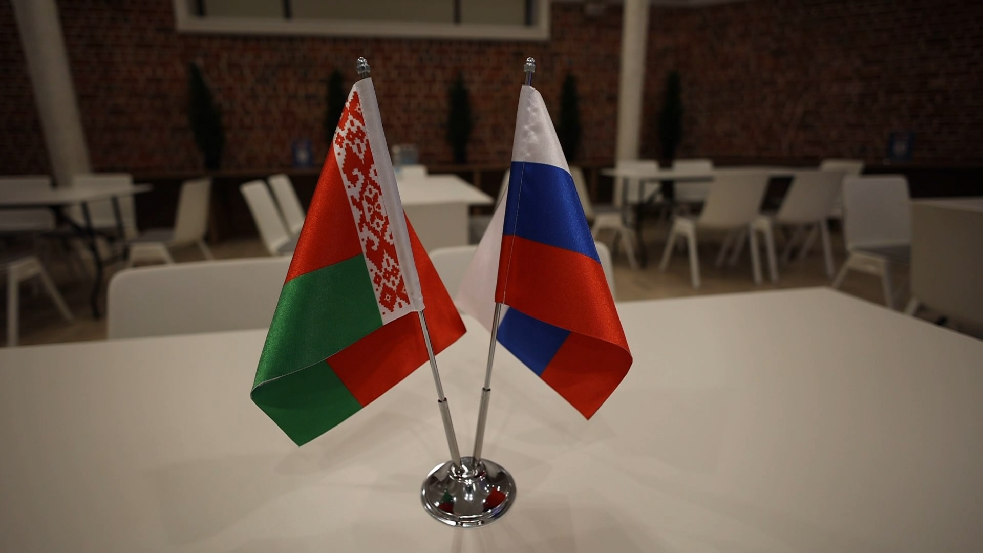 15 документов о сотрудничестве. На ХII Форуме регионов работа шла по 7 секциям